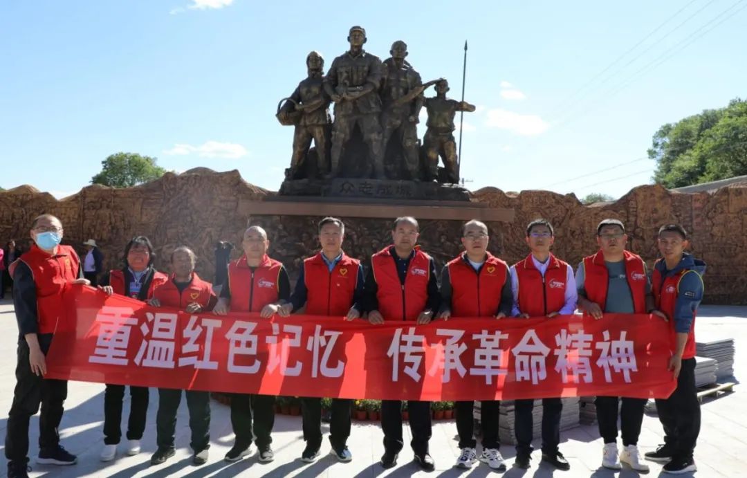 沽源县委网信办组织属地自媒体赴红色教育基地开展党史学习教育活动