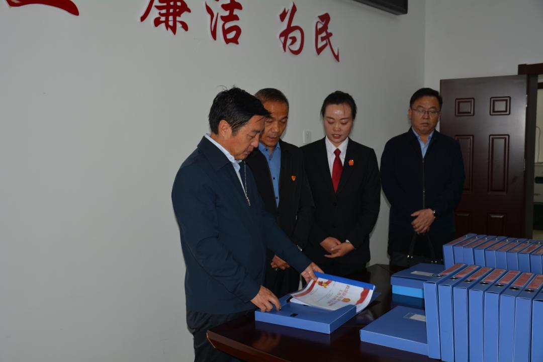 州委常委市委书记汪山泉率队到格尔木市人民法院河西人民法庭督导政法