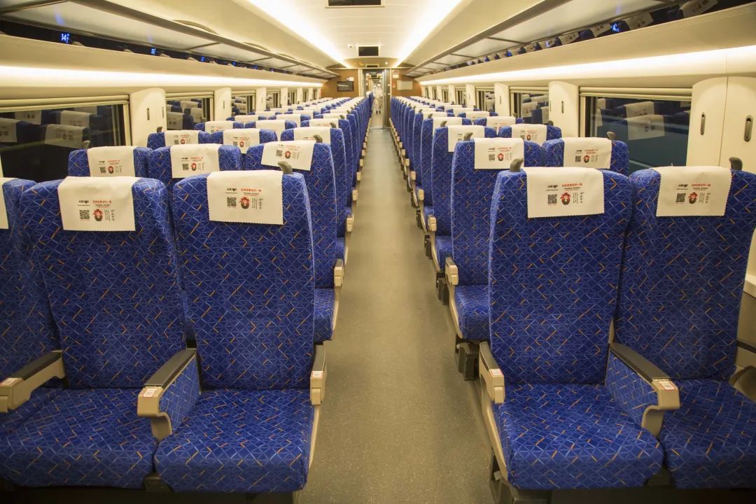 cr400af座位,cr400af座位图 cr300afcrh2acr400afcrh380bps: 每列车出厂时均有2套椅套,一套装配