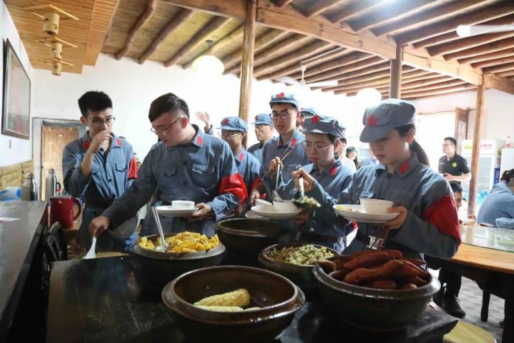 红色食堂的忆苦思甜套餐火了