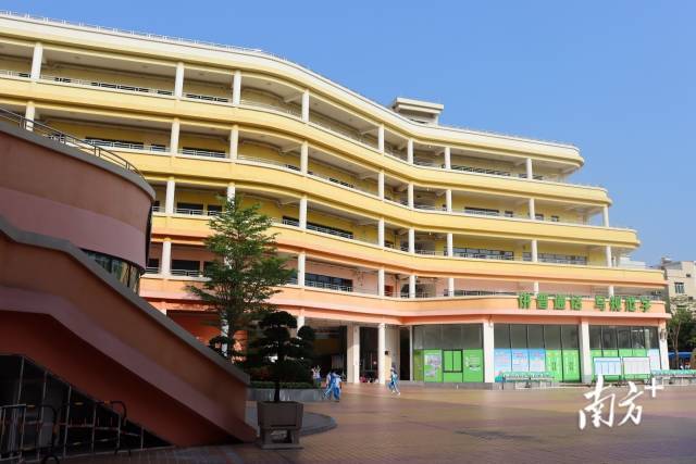 汕尾市城区盐町头小学.
