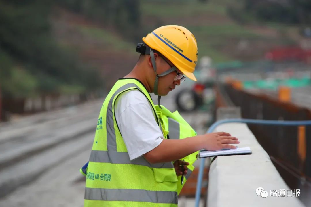 影像丨张广玉:都香高速筑路工人的建设礼赞