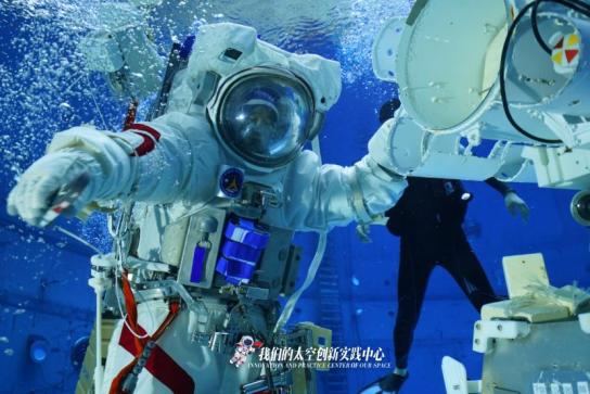 "神十二"3位航天员成长故事惊人相似!请告诉孩子:人生