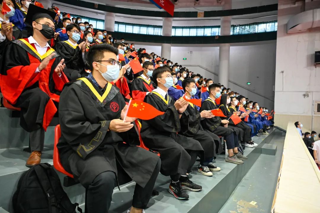 中国石油大学隆重举行2021年毕业典礼暨学位授予仪式