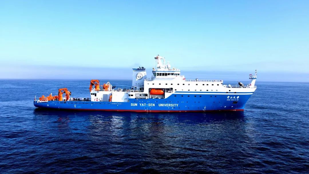 海洋强国梦又添重器国内最大海洋综合科考实习船交付