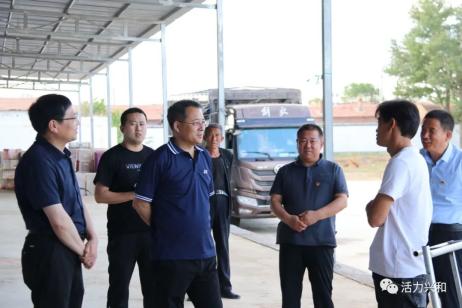 【要闻】县委书记王会雨深入鄂尔栋镇,民族团结乡调研