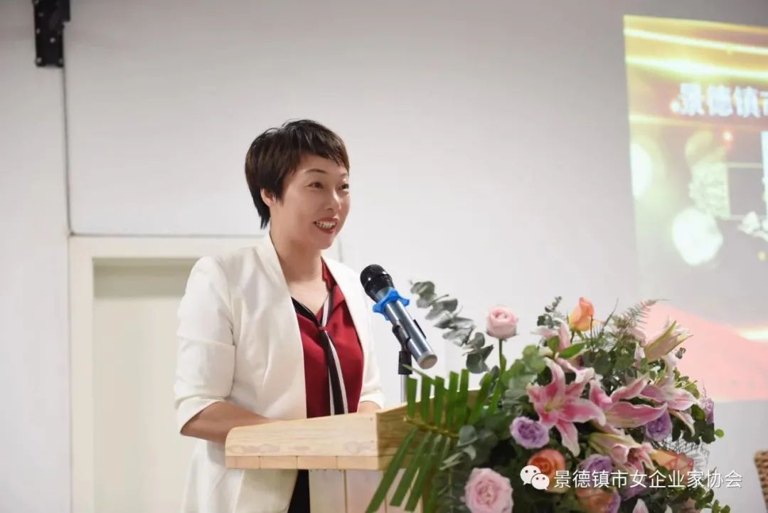 家协会常务副会长朱丽芳主持2020工作总结暨工作部署会议万秀英会长说