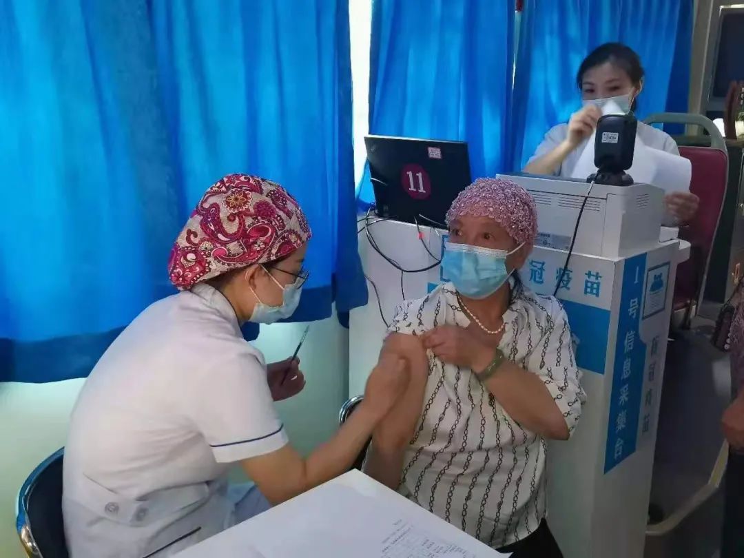 该打第二针疫苗了! 打的什么苗? 爱你的每一苗!