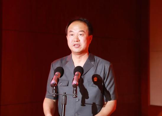 随后,苏利军以《铭记党史 砥砺奋进》为题,为全院干警上了一堂生动的