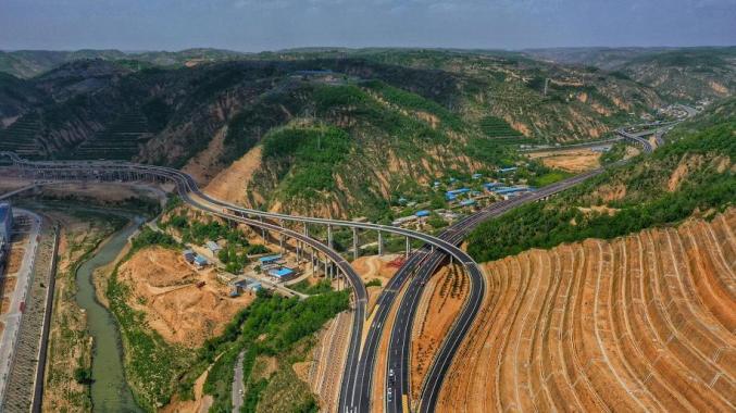 6月30日,延长至黄龙高速公路正式通车.