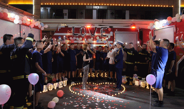 求婚现场,消防员当了