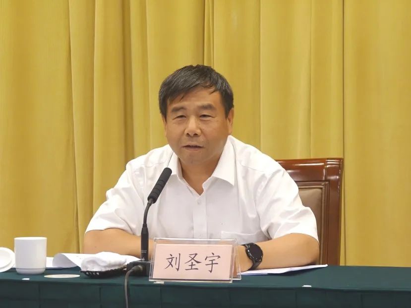 民盟中央社会服务部部长刘圣宇,民盟浙江省委会副主委方剑乔,徐燕峰