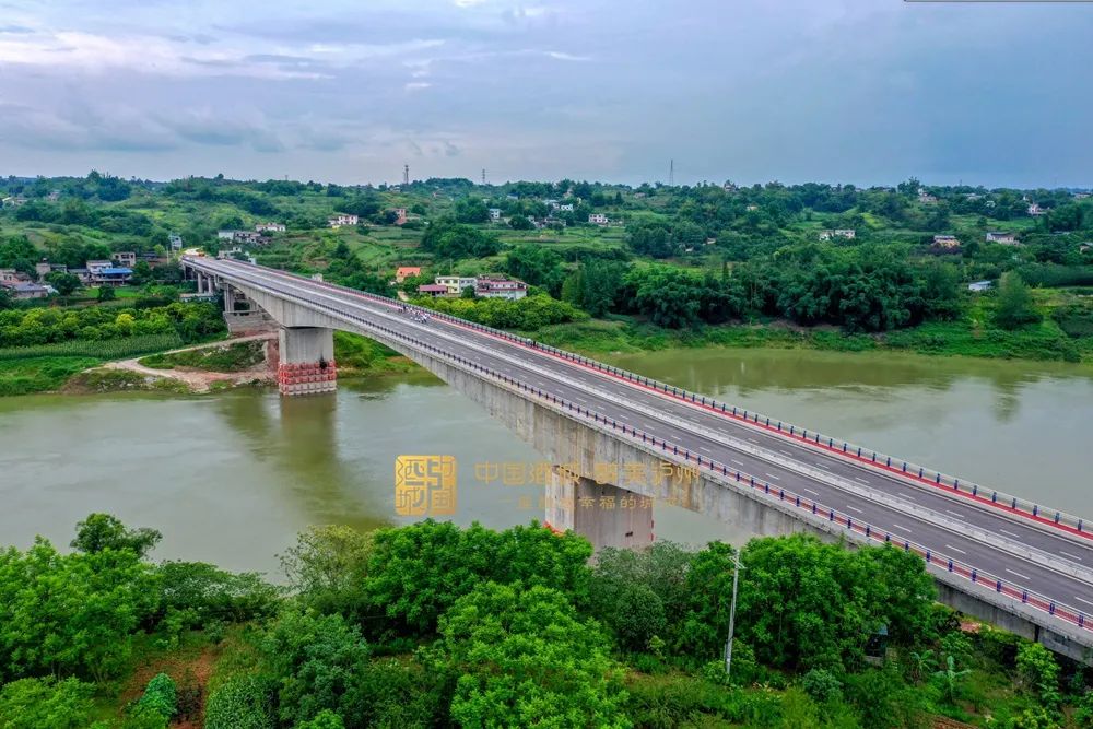 连接龙马潭区和江阳区的 泸州胡市沱江大桥正式通车啦 一座崭新的大桥