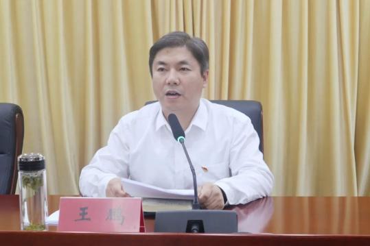 澎湃号>网信柏乡> 座谈会由县委副书记,政府代县长徐艳刚主持.