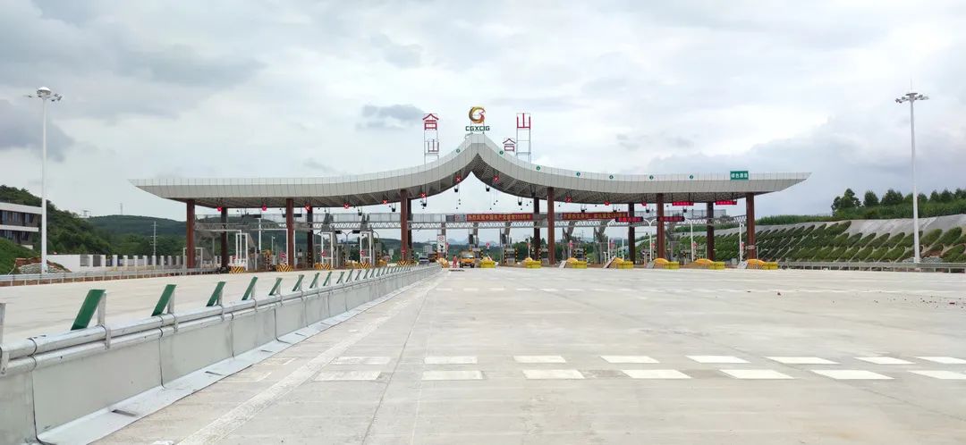 通过交工验收新柳南高速公路最新风景抢先看