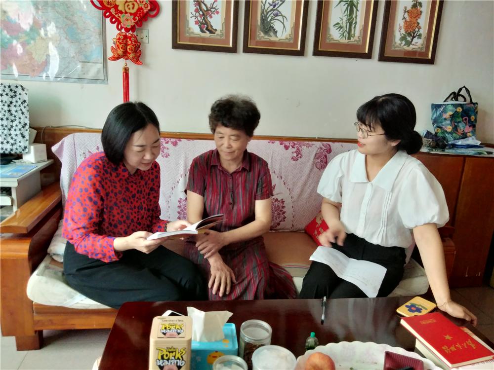 市妇联党支部走访慰问结对社区困难党员家庭