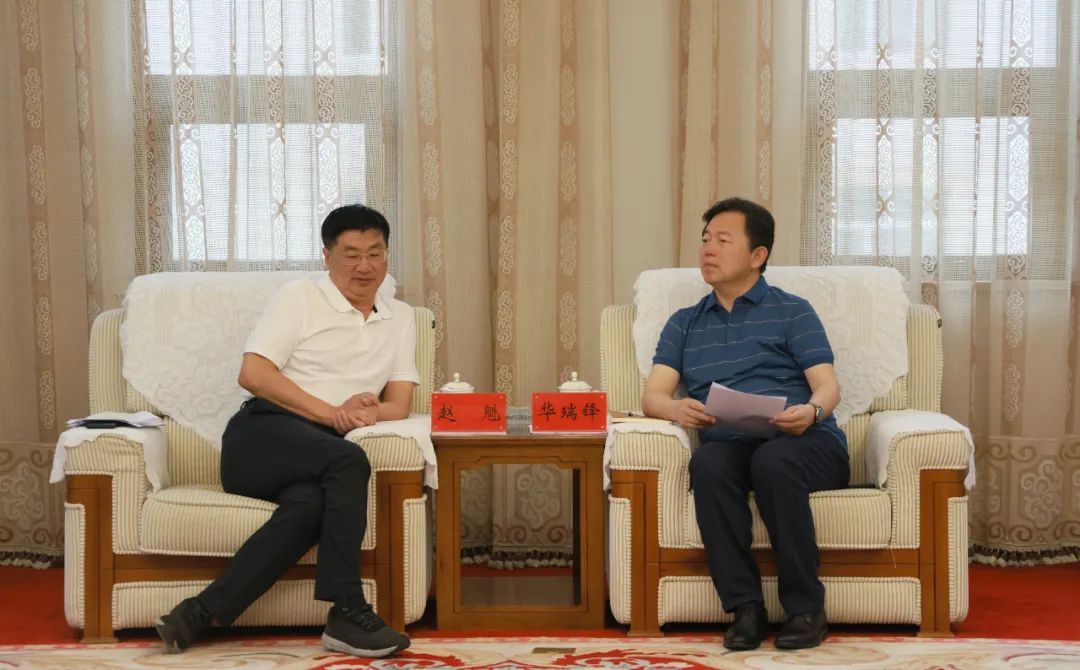 鄂尔多斯投资控股集团常务副总裁,永煤矿业投资有限公司董事长赵魁