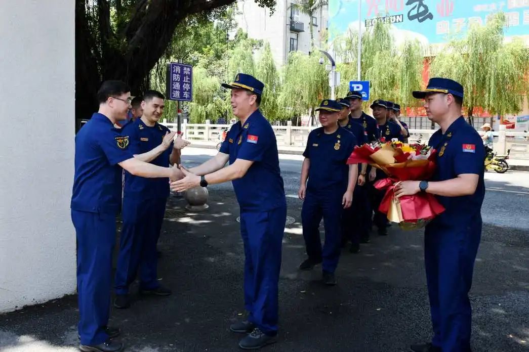 福建省消防救援总队机关举行仪式欢迎赴南平抗洪抢险指战员凯旋