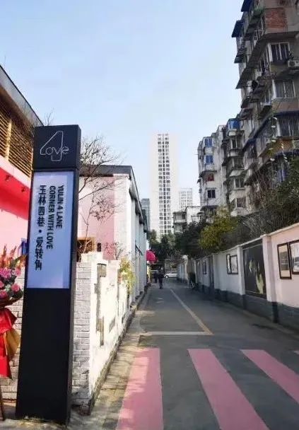 诗人翟永明等都曾居住于此 玉林西路的小酒馆,更是艺术家们的会客厅