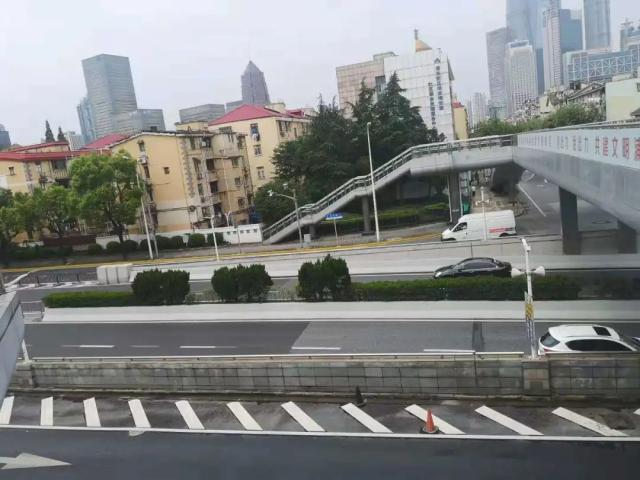 一座人行天桥"加梯路",映射城市软实力内涵