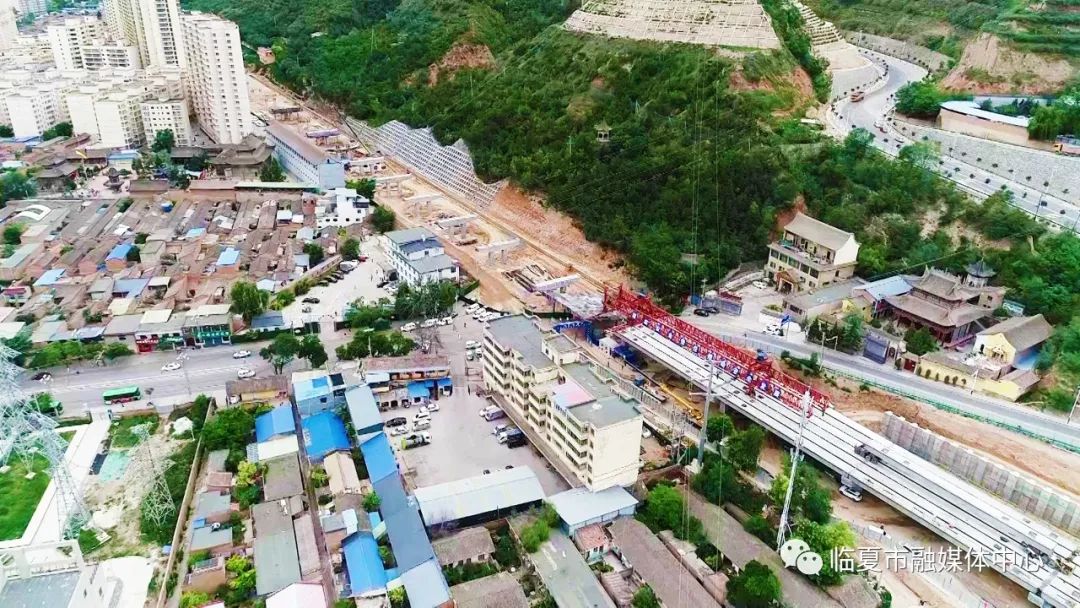 临夏市环城北路军民街跨线桥工程持续推进军民街与崔家坡路交叉口预计