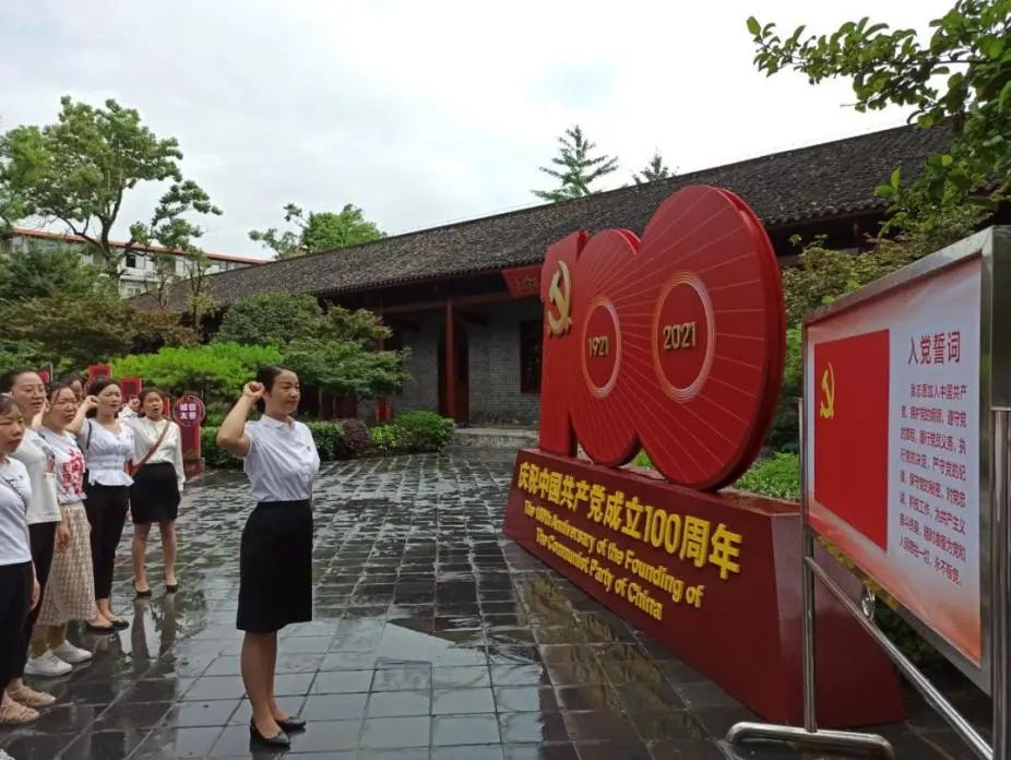 党史学习辛安渡街妇联走进红色教育基地开展巾帼学党史打卡大武汉主题