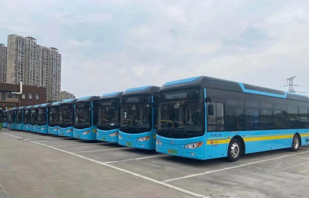全线即将更换成17台纯电动公交车 不仅绿色环保 车内空间也变得宽敞