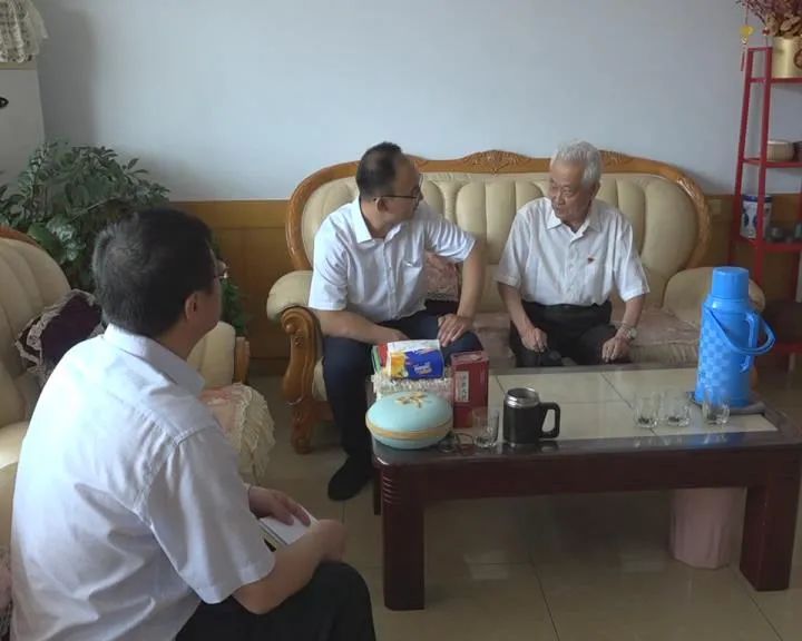 肇源县人民政府党组成员吕鹏深入东盛社区开展调研