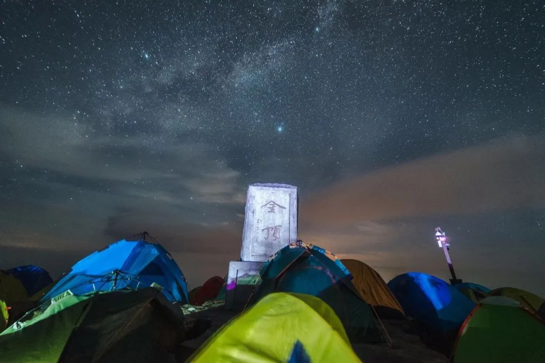 晴朗的夏日来武功山邂逅闪亮的中国星和67梦幻星空吧