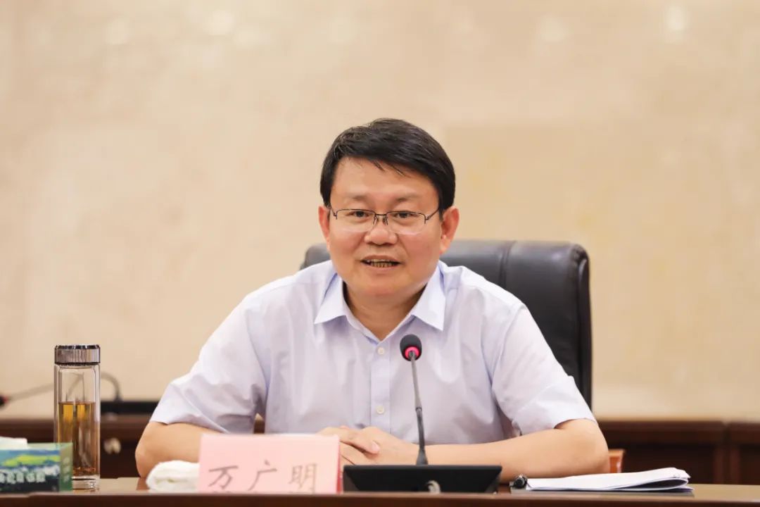 万广明市长在湾里管理局调研