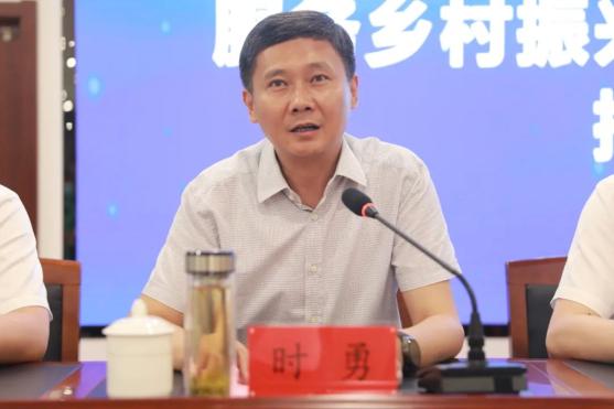 涟水县委书记时勇时勇代表县委,县政府对各位领导的到来表示欢迎