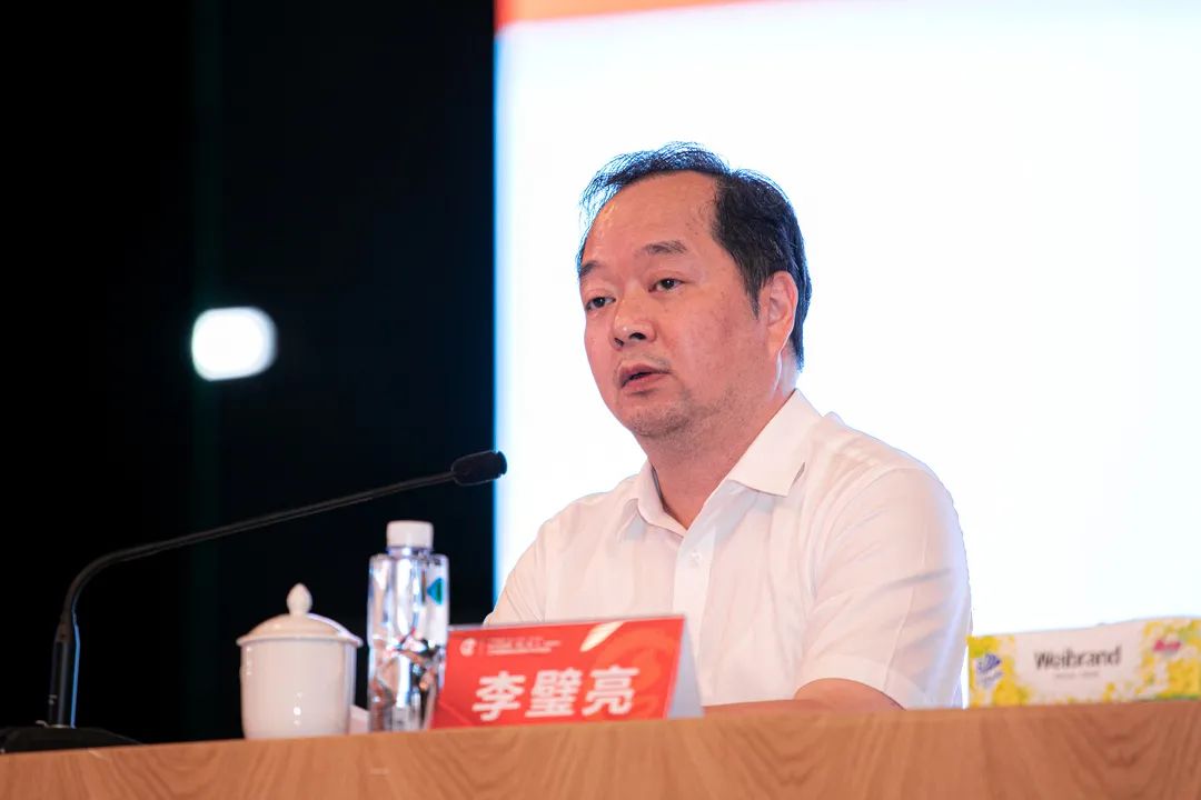 广东省教育厅副厅长李璧亮在讲话中指出"三名"工作室建设有力促进了