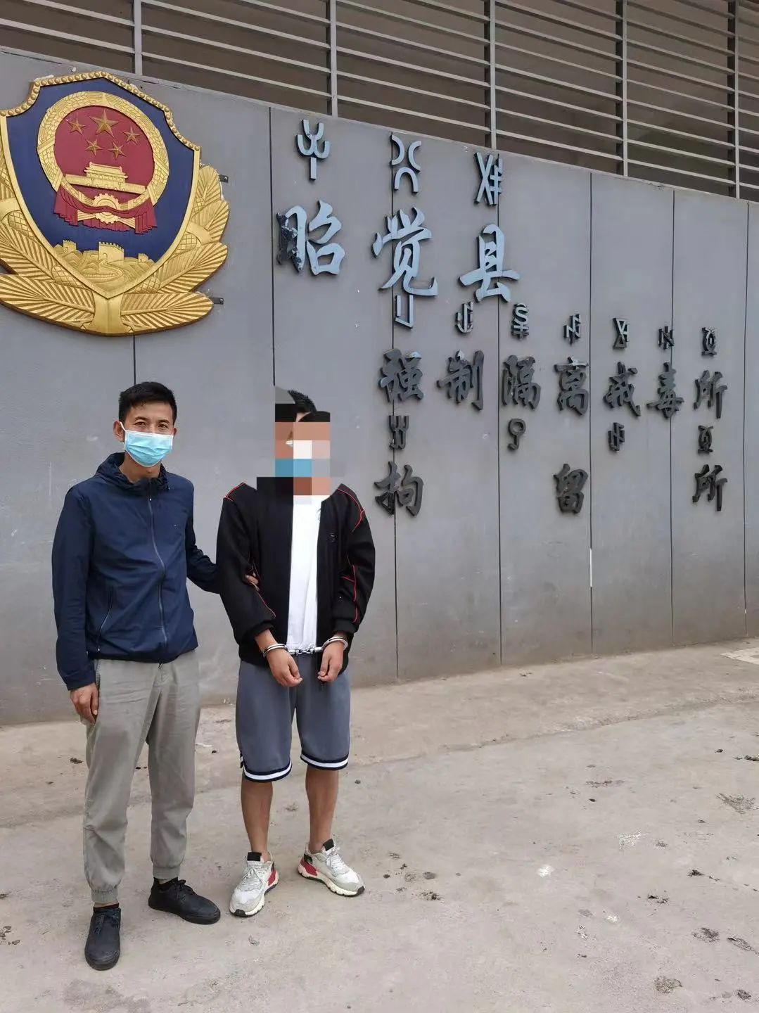 人李某某决定采取司法拘留措施,在执行干警将其押送前往昭觉看守所