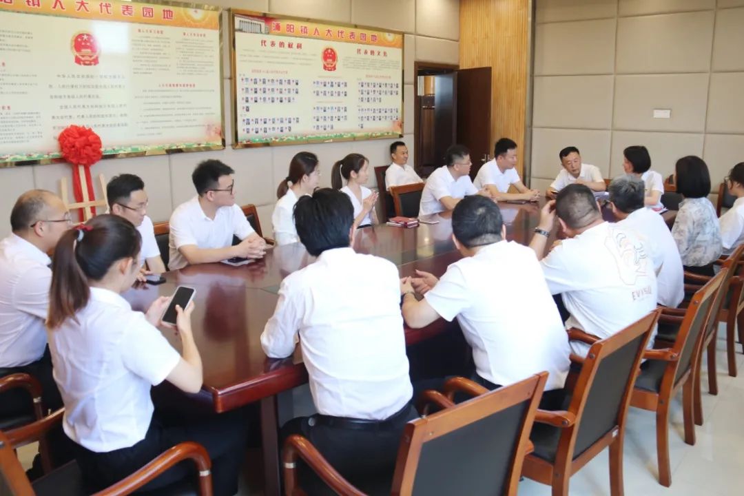 郭建达为区新企联(青商会)浦阳分会名誉会长,谢银火为秘书长,陈泓彬