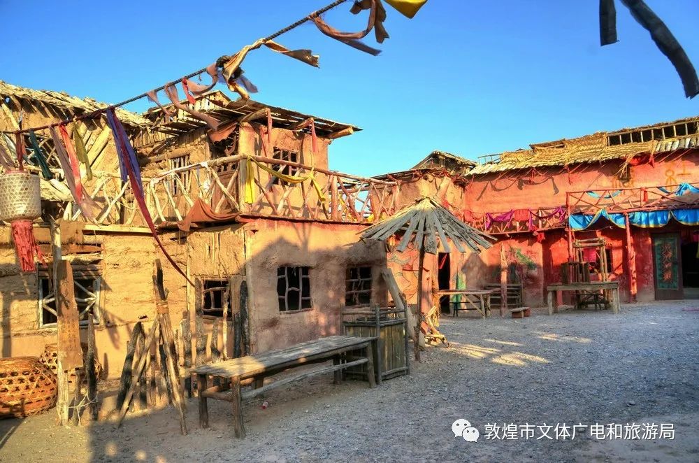 敦煌古城多部影视作品中都会出境的场地体会几条街道不同风情