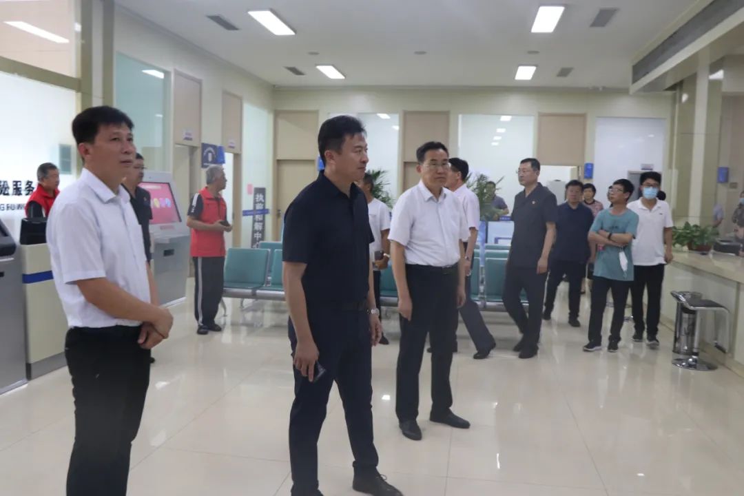 县委常委组织部长赵峰率团到利津法院观摩离退休干部党建工作
