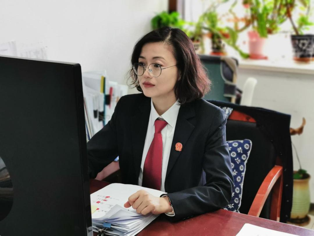 身边的榜样优秀政法干警潘丽莉温情司法显正义亦柔亦刚护公平