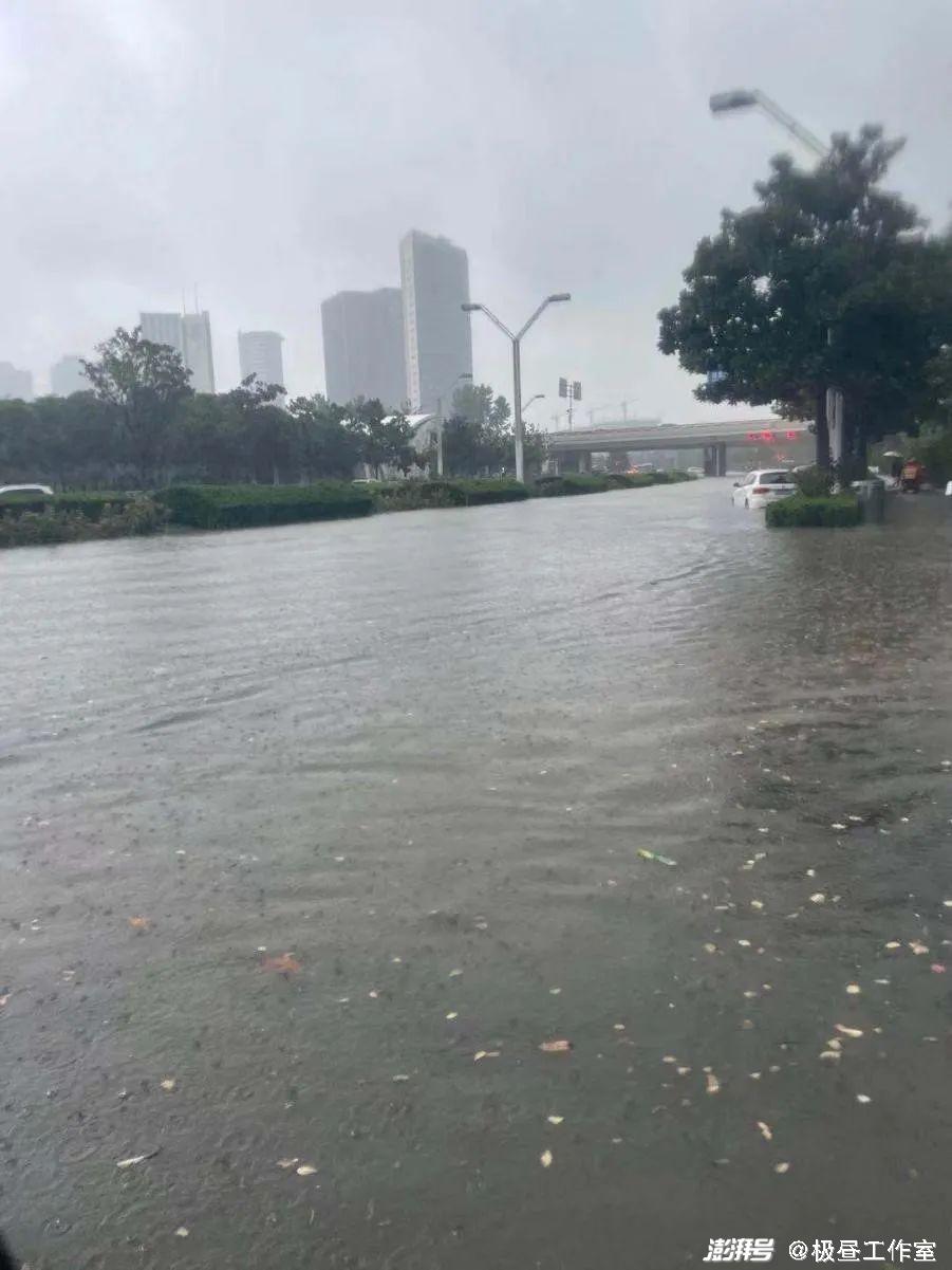 大雨倾倒郑州的一夜