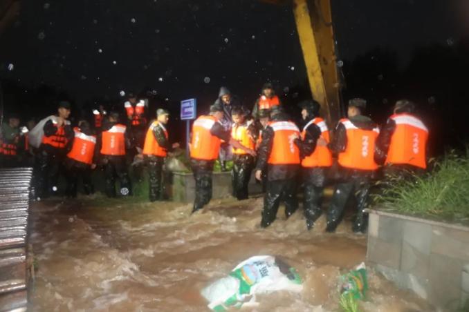 揪心郑州暴雨已致12人遇难国家防总将防汛应急响应提升至Ⅱ级