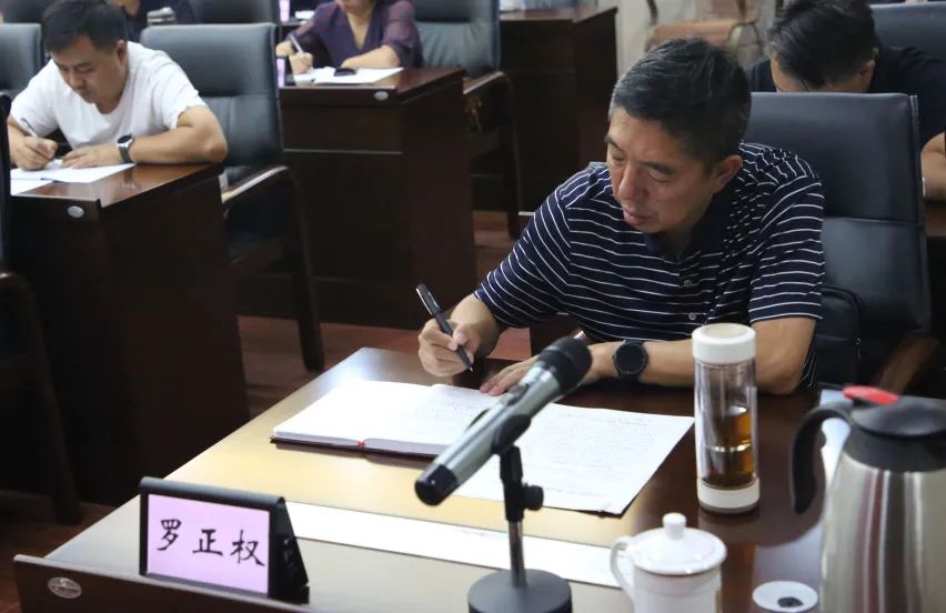 各单位代表发言西昌市委政法委负责人罗正权,州司法局党委书记,局长