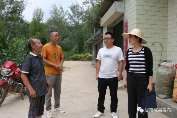 成县妇联> 扎实的工作作风和对理想信念的孜孜追求,使孔凌凌同志的
