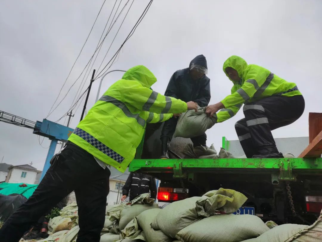 全警行动!浙江公安全力抗击台风"烟花"