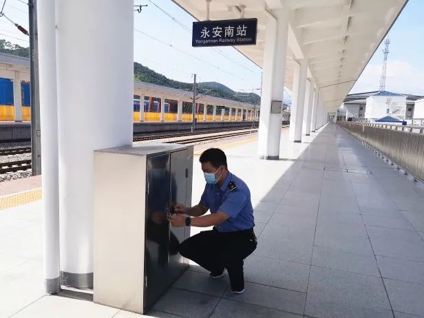 永安车务段重点对站台设施设备加固行车作业防溜加固检查为防范