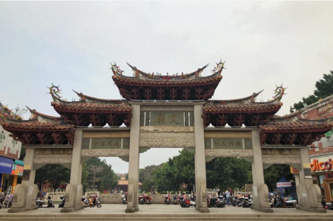 作为一座因海港商贸而兴起的城市,如中国历史上的许多古城一样,泉州