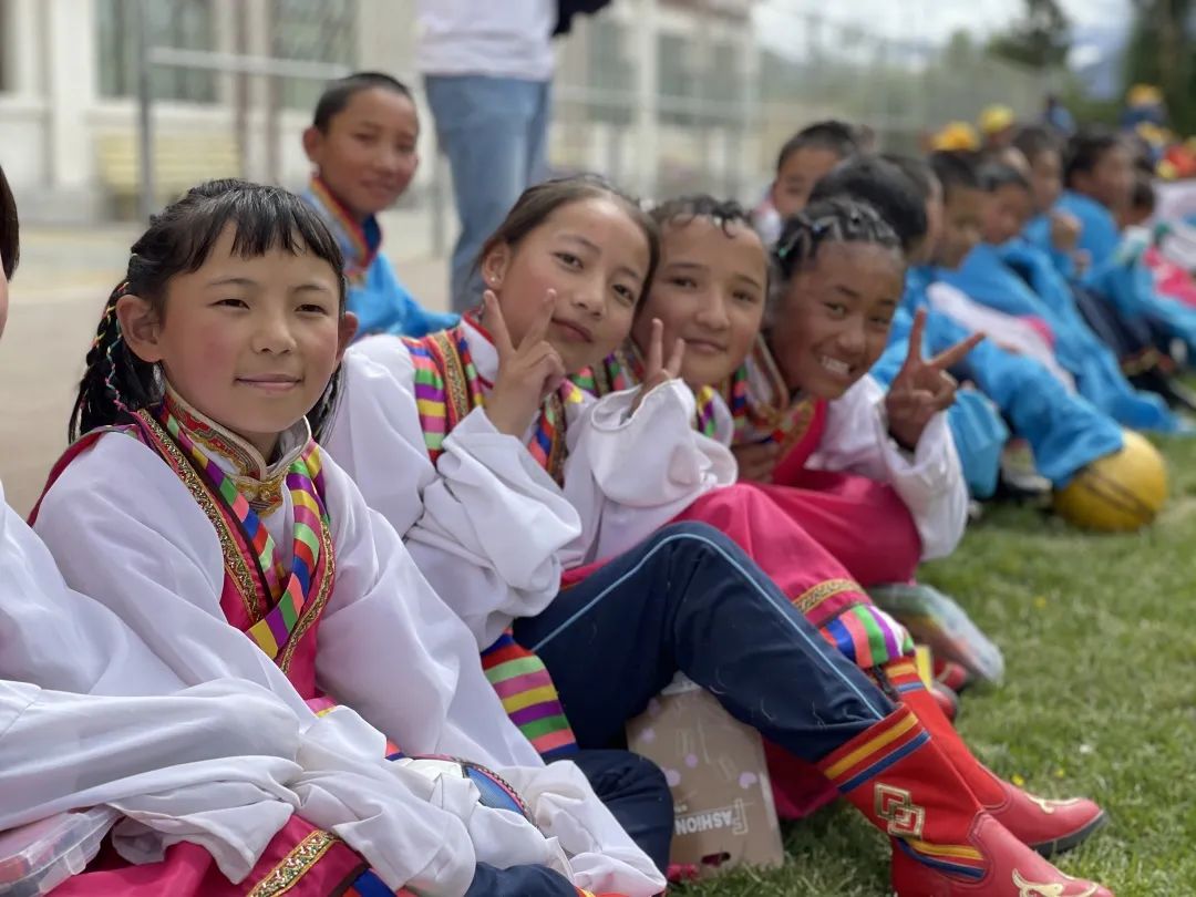 一直以来,江孜小组十分重视培养江孜青少年学生良好的体育锻炼习惯和