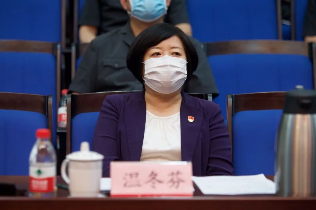 黄觉,北京市人大代表,中国海洋石油总公司党组成员,总会计师温冬芬
