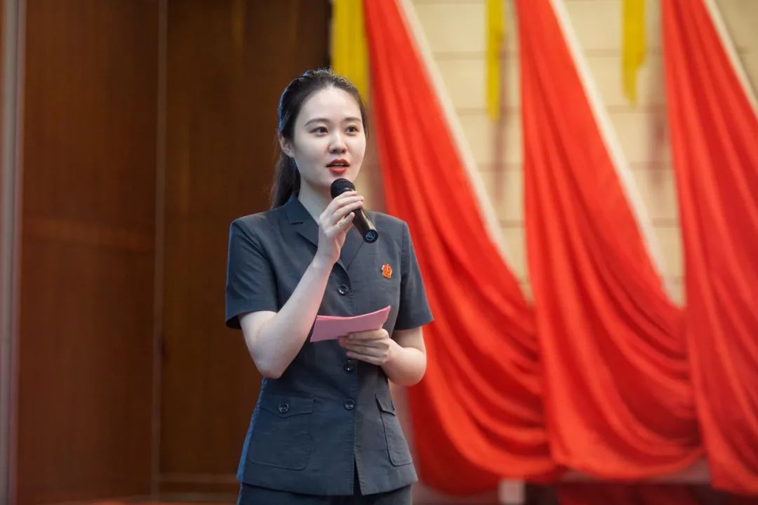 黄觉,北京市人大代表,中国海洋石油总公司党组成员,总会计师温冬芬