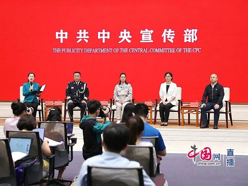 向榜样看齐又一位中国中铁员工亮相中宣部中外记者见面会