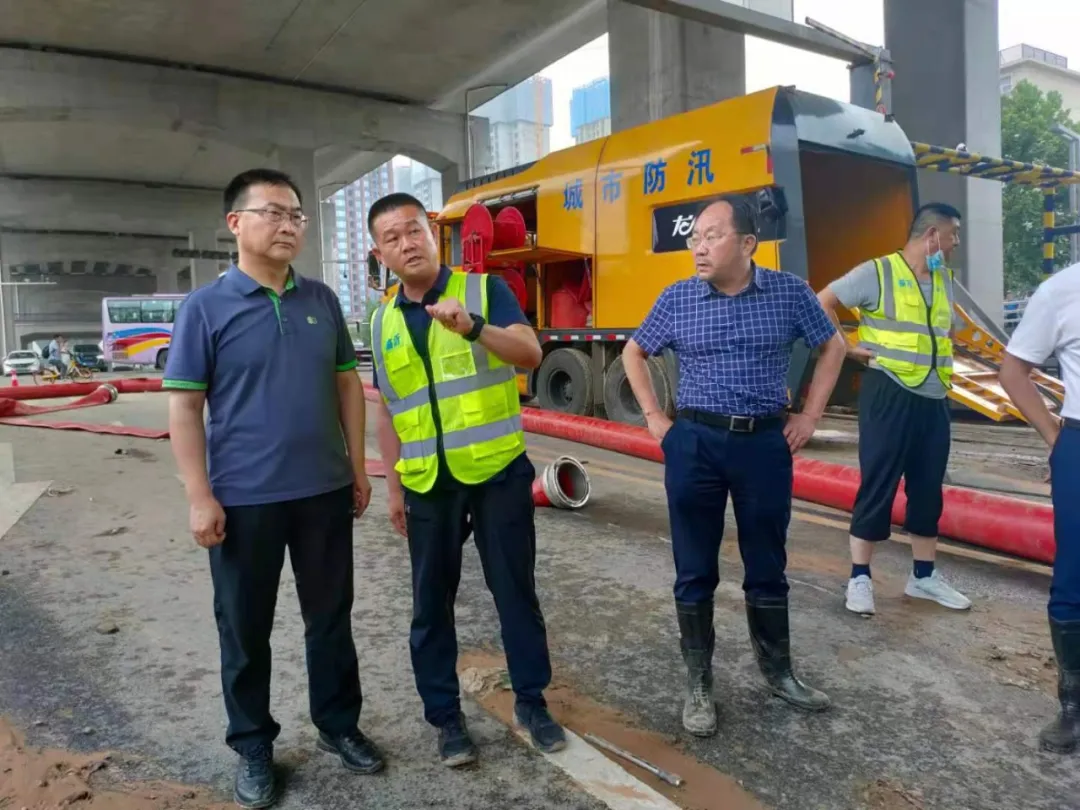 7月23日下午17点多,住建部城建司副司长韩煜一行到达郑州陇海路山东省