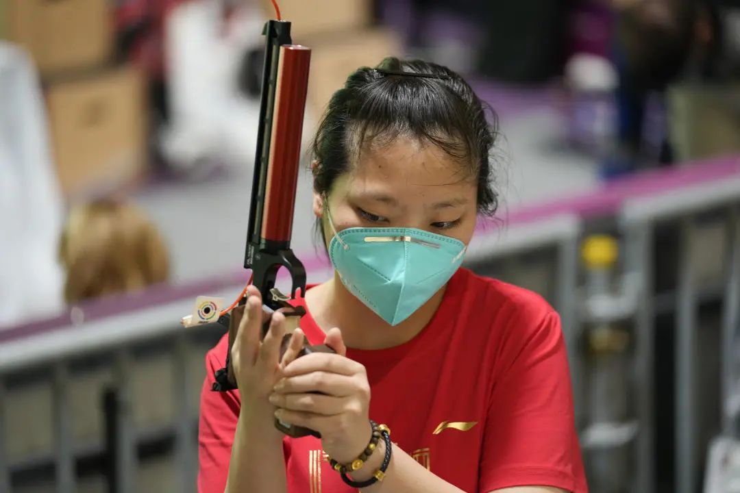 "叔叔 大侄女:中国射击"最萌年龄差"组合拿下第七金